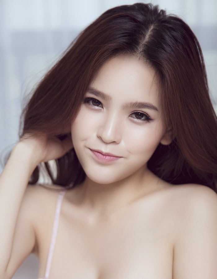 撓外國美女腳心