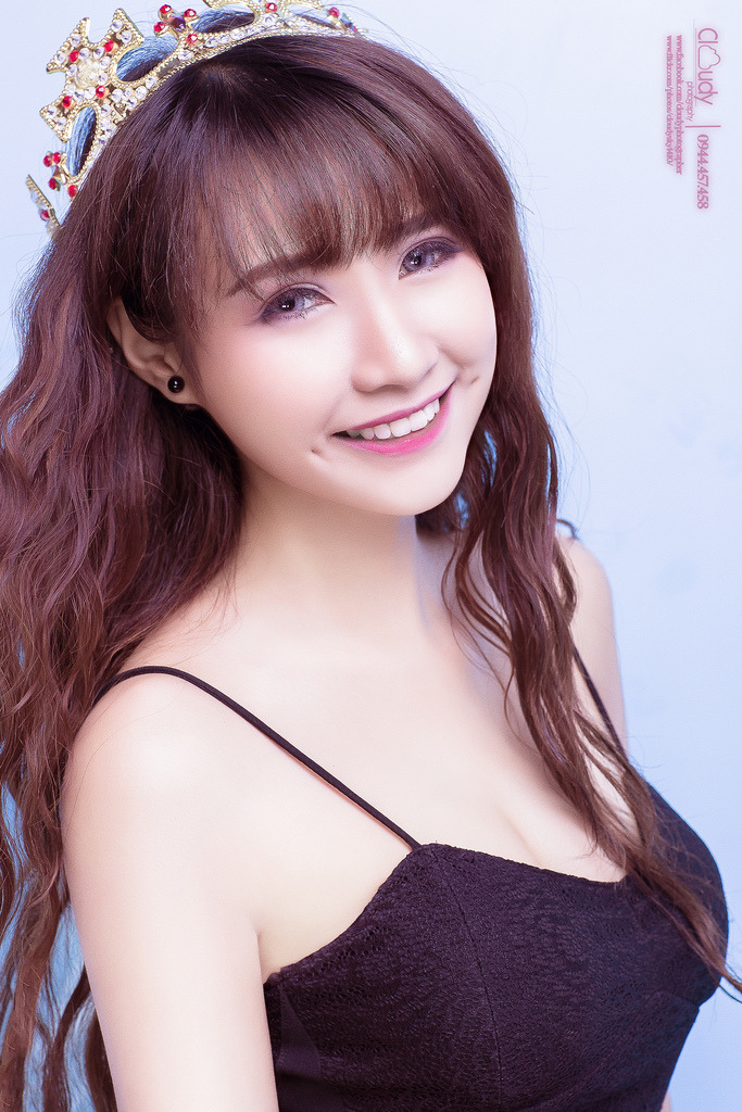 亞洲年輕女教師高潮